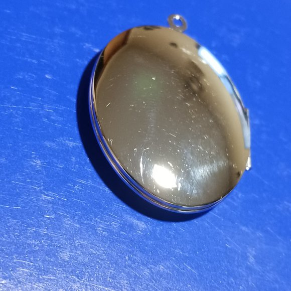 E-Stirling Silver Rose etched locket - Picture 4 of 7